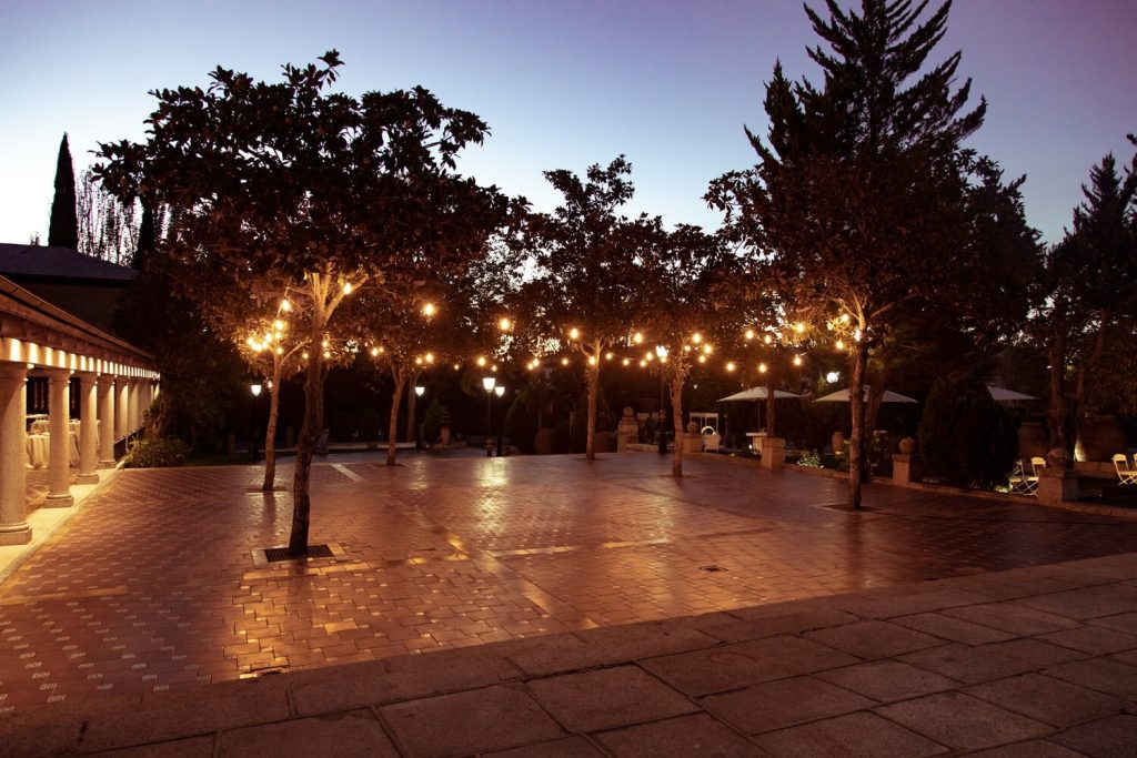 PATIO DE LUCES